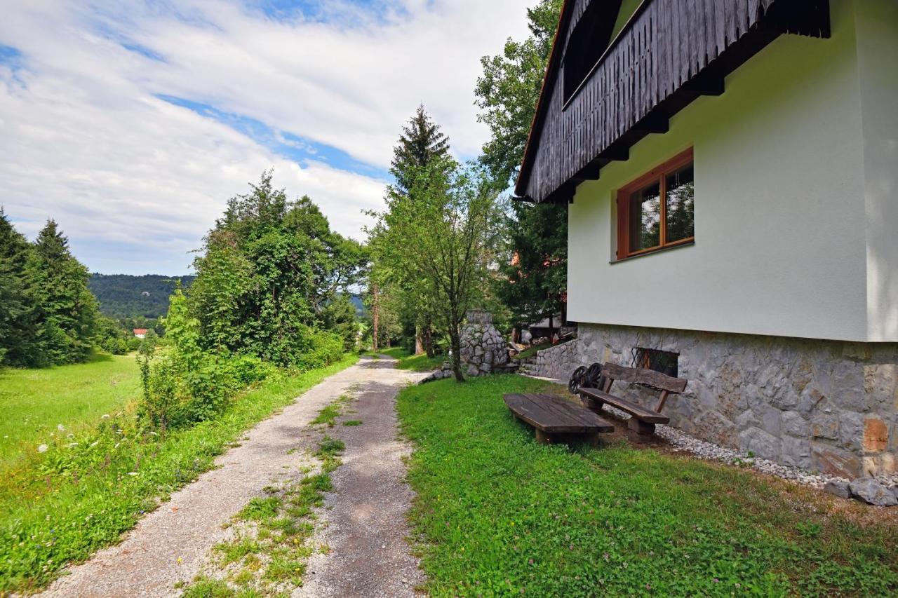 Forest House Vrhnika Exterior foto
